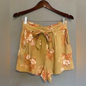 Floral Beige and Coral Tie Waist Shorts Size M